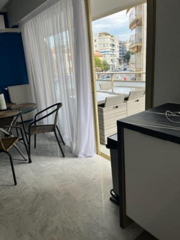 Emplacement De Premier Ordre En Bas Des Plages Et Des Commerces Juan-les-Pins Exterior foto